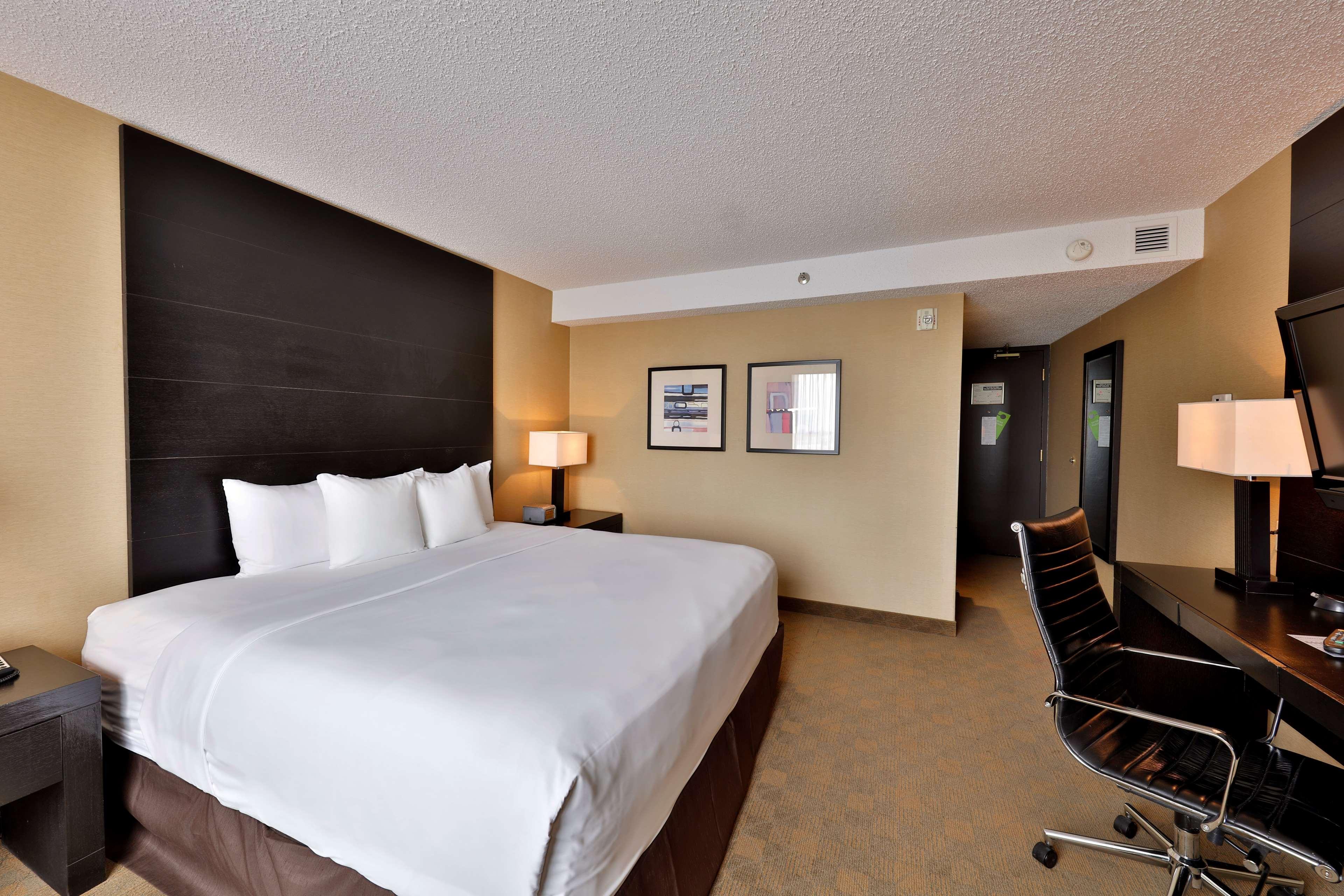 Edmonton Hotel & Convention Center Edmonton Exterior photo